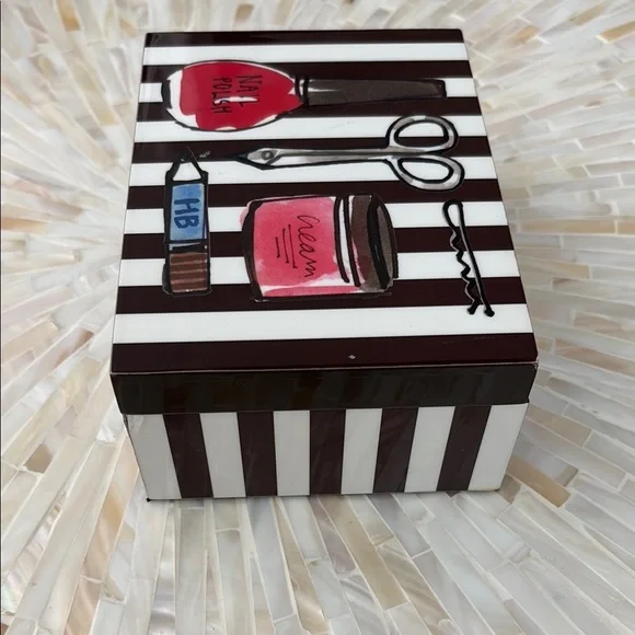 Henri Bendel beauty essentials box - Picture 5 of 9